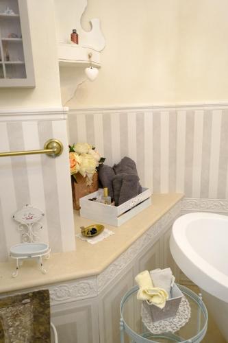 a bathroom with a sink and a counter with towels at La casa di sotto by PortofinoVacanze in Camogli