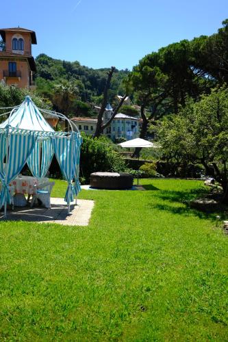a park with a blue and white tent in the grass at La casa di sotto by PortofinoVacanze in Camogli
