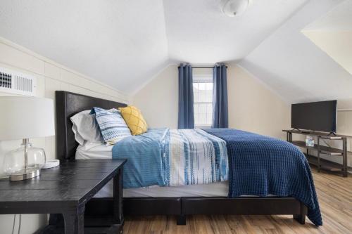 a bedroom with a bed and a desk and a television at 4BR House Minutes From BMS & Bristol Casino in Bristol