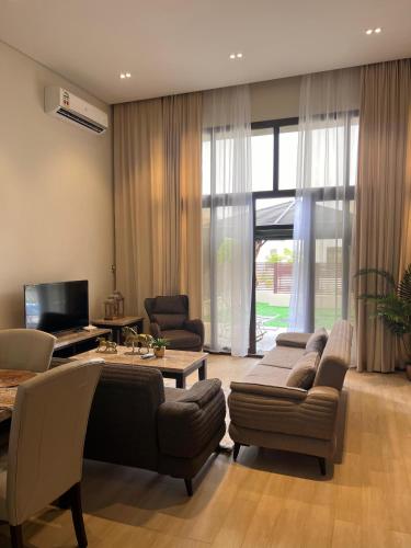 TV a/nebo společenská místnost v ubytování Hawana VIP Villa - with Private Swimming Pool