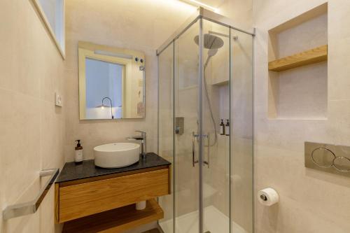 Marques de Velazquez II by Caleta Homes