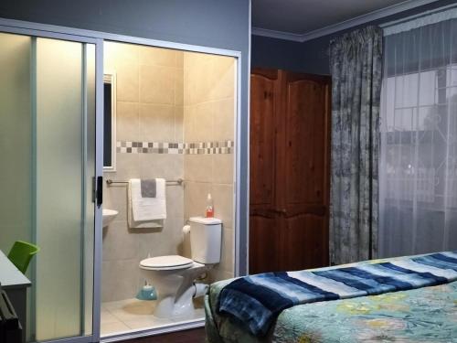 Ένα μπάνιο στο Step-by-Step Self-Catering and B&B