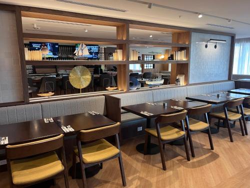 a restaurant with tables and chairs and a bar at Home2 Suites By Hilton Kingston in Kingston