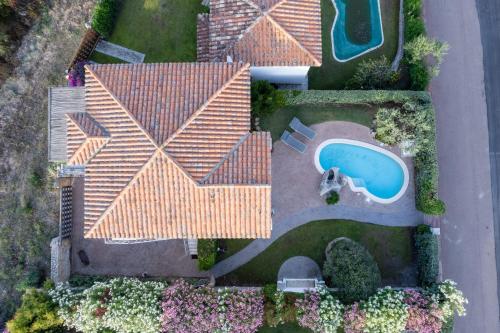 Swimmingpoolen hos eller tæt på Villa Olive by Klodge