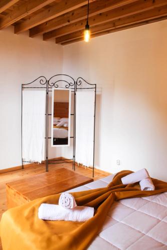 a bedroom with a bed with two towels on it at Casa da Eira in Faial da Terra