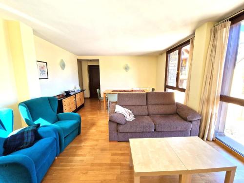 a living room with a couch and a table at Apartament familiar amb vistes by RURAL D'ÀNEU in Esterri d'Àneu