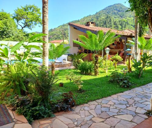 Pemandangan gunung umum atau pemandangan gunung yang diambil dari lodge