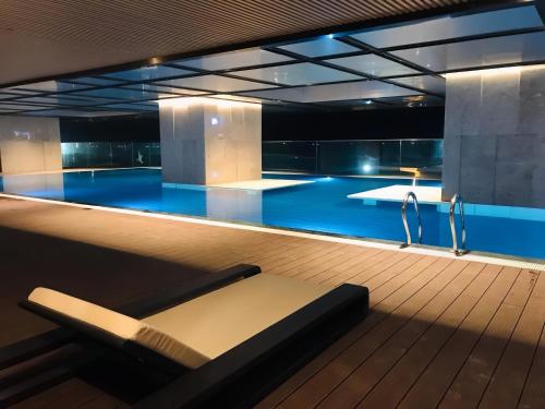 Bazén v ubytování TMS Luxury Residence Quy Nhơn nebo v jeho okolí
