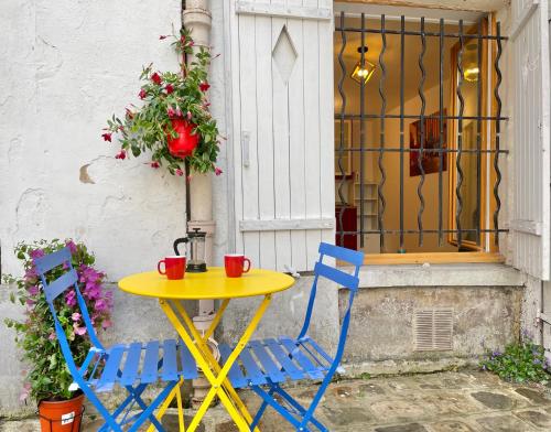 Heart of Montmartre Cute & Cozy