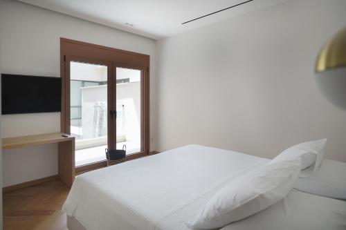 Ένα ή περισσότερα κρεβάτια σε δωμάτιο στο Plaka House - Boutique Apartments