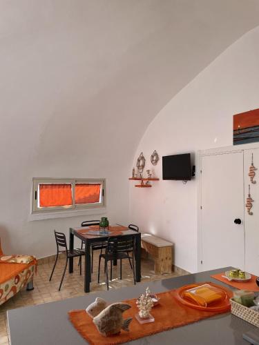 a living room with a table and a dining room at Casa Vacanze Perla Marina in Marsala