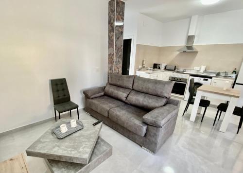 a living room with a couch and a table at Paradise Brisa en los Alcázares in Los Alcázares