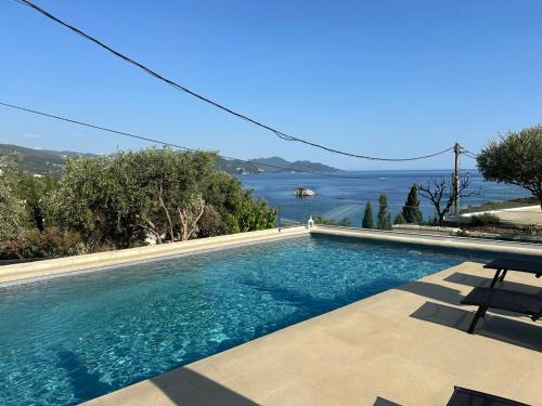 Foto dalla galleria di Christie's Luxury Suites a Sivota