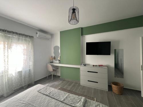 Μια τηλεόραση ή/και κέντρο ψυχαγωγίας στο Luxe Verde Orikum Vlore