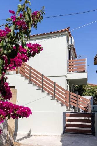 Foto Το Σπίτι της Γιαγιάς 1 (Grandma's House 1) 1