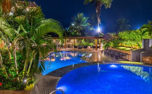 Quinta do Sol Praia Hotelの敷地内または近くにあるプール