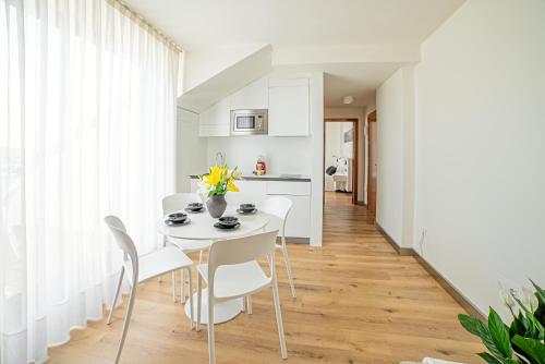 Кухня или мини-кухня в Playas de Liencres - Hotel & Apartamentos
