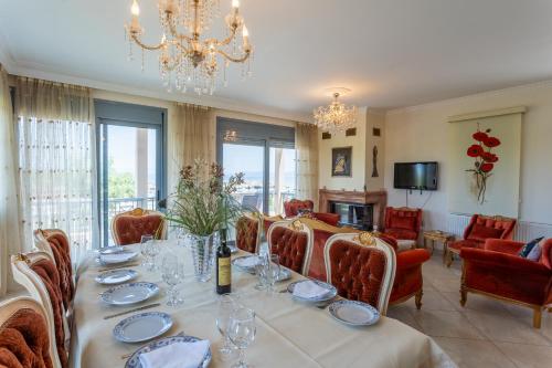 Elegant Sea View Garden 3-bedroom Villa - Private Garden - Private Parking