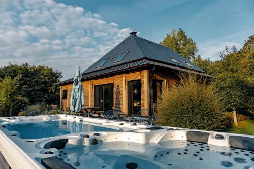 Une connexion Wi-Fi est disponible gratuitement. dans l'établissement La Maison de l'Homme de Bois, à Gonneville-sur-Honfleur