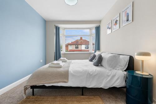 a bedroom with a large bed and a window at 3BR nr Warwick Uni-Free Parking, Fast WiFi, Sleeps 6 in Canley