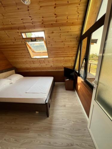 a small room with a bed and a window at Sidi's GuestHouse in Borsh