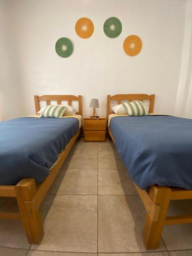 Postel nebo postele na pokoji v ubytování Ravenala Paracas Hostel & Apartment
