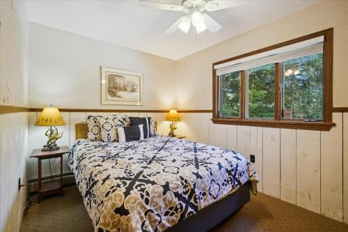 a bedroom with a bed and two lamps and a window at 4-Bedroom Townhouse with Sauna Snow Flurry in Killington