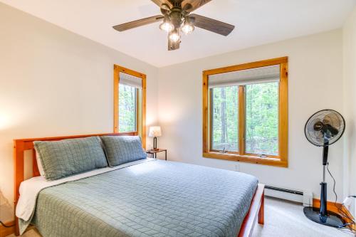 Ein Bett oder Betten in einem Zimmer der Unterkunft Peaceful Conway Home with Fire Pit and Grill