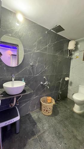 a bathroom with a sink and a toilet at MTDC Vishwas Homestay Ratnagiri, Ganpatipule in Ratnagiri