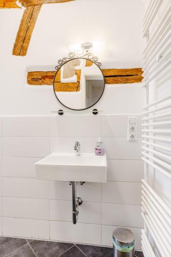 a bathroom with a sink and a mirror at Am Weissen Turm in Kulmbach