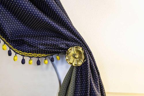 a black and white polka dot curtain with gold pins at Osteria Alla Pasina in Dosson