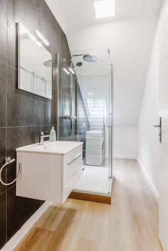 a bathroom with a white sink and a shower at Villa Plassenburg in Kulmbach