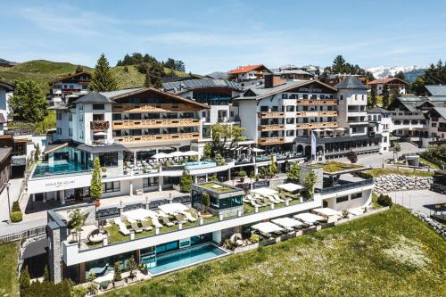 Bazén v ubytování Wellnesshotel Cervosa nebo v jeho okolí