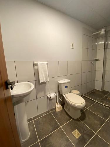 Salle de bains dans l'établissement Posada Mia Copacabana