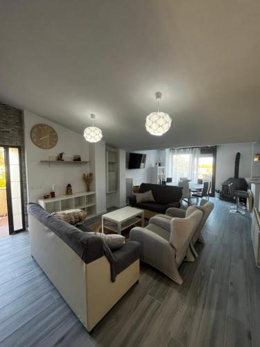 Posezení v ubytování Luminosa casa en Pedreña