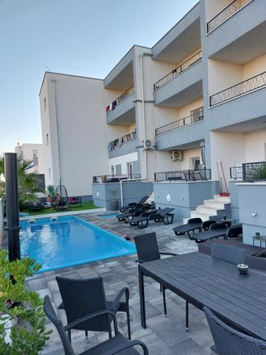 Apartmani Anastasia with pool, Novalja