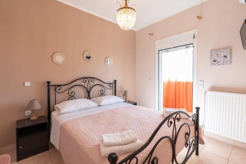a bedroom with a large bed and a window at La Dimora in Lixouri