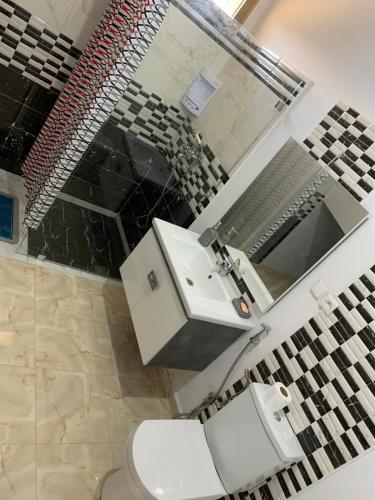 a bathroom with a toilet and a sink and a mirror at Villa avec piscine in Safi