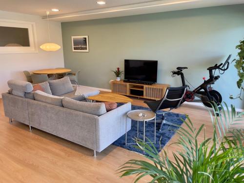 2-bedroom with pool, walk to beach & town