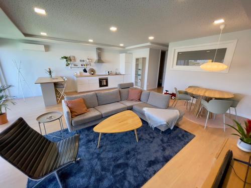 2-bedroom with pool, walk to beach & town
