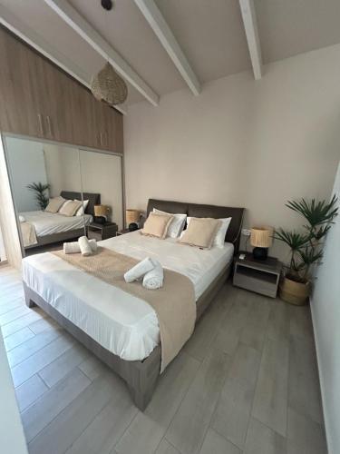 Ivory Style Maisonette near Downtown photo 2
