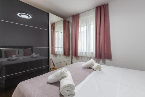 En eller flere senge i et værelse på Apartment Petar