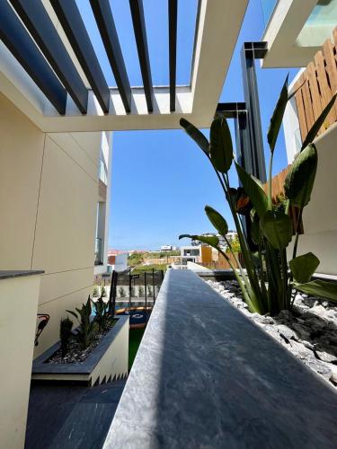 2-bedroom with pool, walk to beach & town