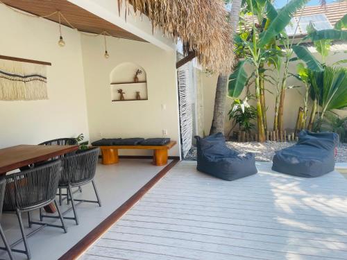 a patio with a wooden table and chairs at Casa Janela da Lua in Icaraí