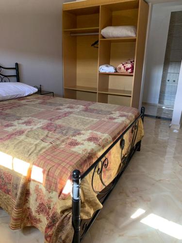 a bedroom with a bed and a book shelf at Villa avec piscine in Safi
