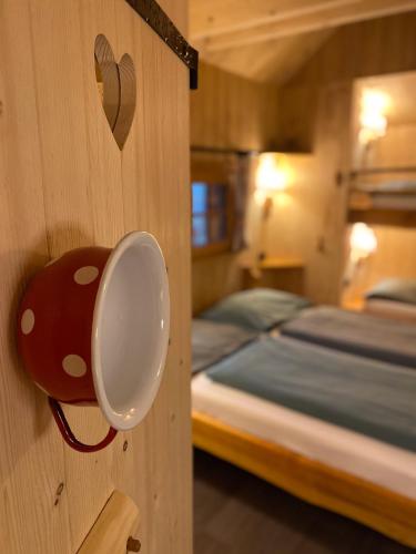 Postel nebo postele na pokoji v ubytování Natur-Resort Tripsdrill