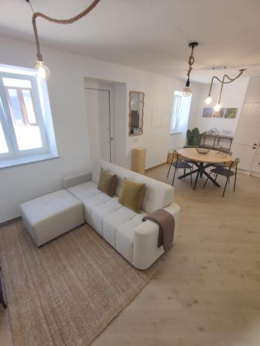 Ruang duduk di 2 Floors Home near Carvoeiro&SlideSplash