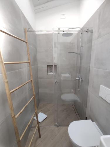 Bilik mandi di 2 Floors Home near Carvoeiro&SlideSplash