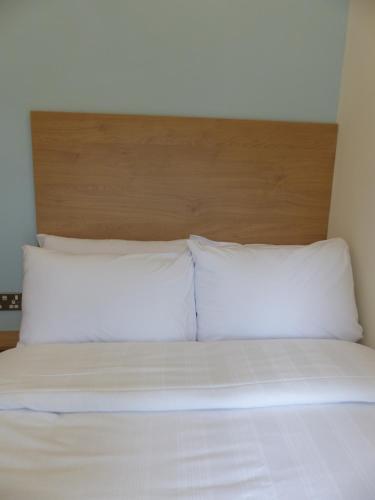 Marldon Olympia Hotelにあるベッド