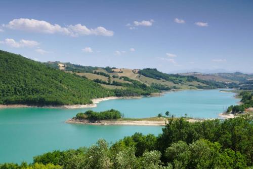 a view of a lake in the hills at B&B La Vera Vita in Troviggiano